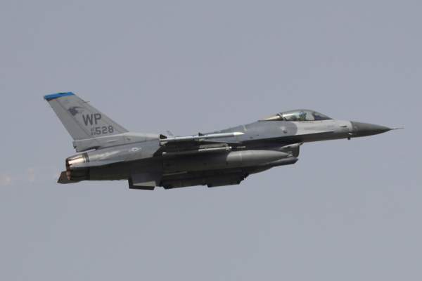    α ѹ̱ F-16  ߶  